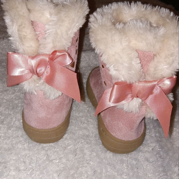 Aldi NWOT Pink & Gold Heart Faux Fur Boots size 7/8 - Picture 2 of 6